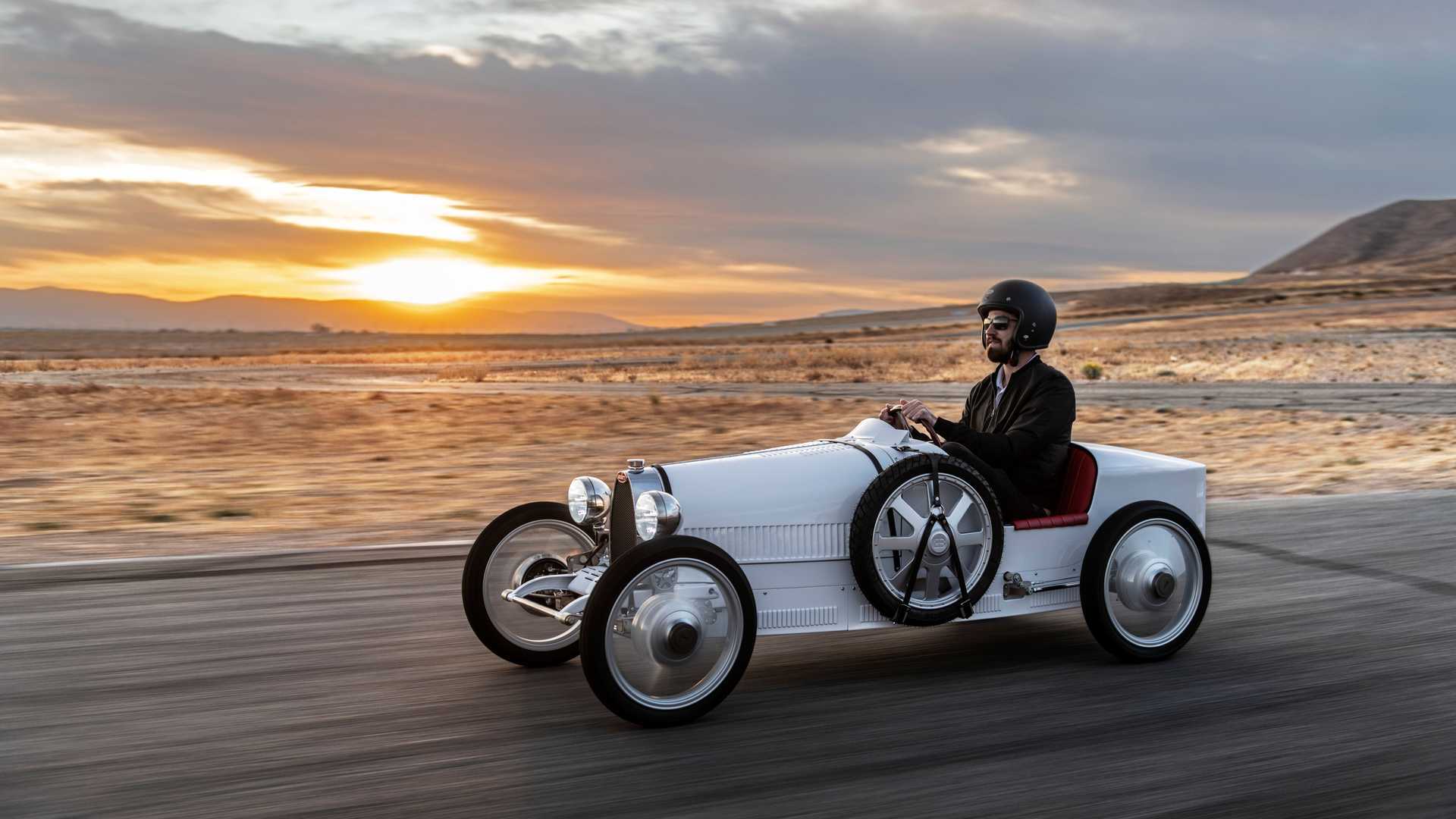 Ngắm ô tô “mini” Bugatti Baby II sản xuất mô phỏng xe đua Type 35