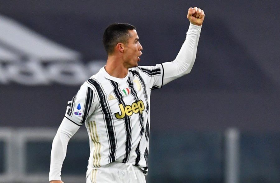 Ronaldo nổ súng đưa Juventus vào vòng knock-out