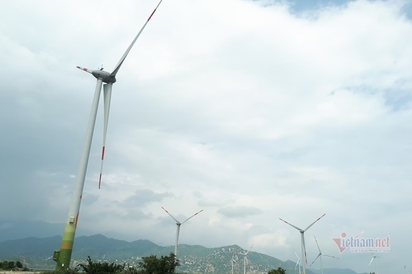 Solar, wind power projects to exceed transmission capacity