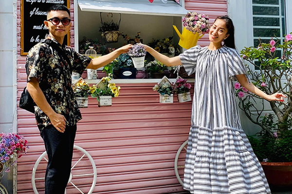 Khánh Thi cùng chồng kém 12 tuổi Phan Hiển 'trốn con' hẹn hò riêng