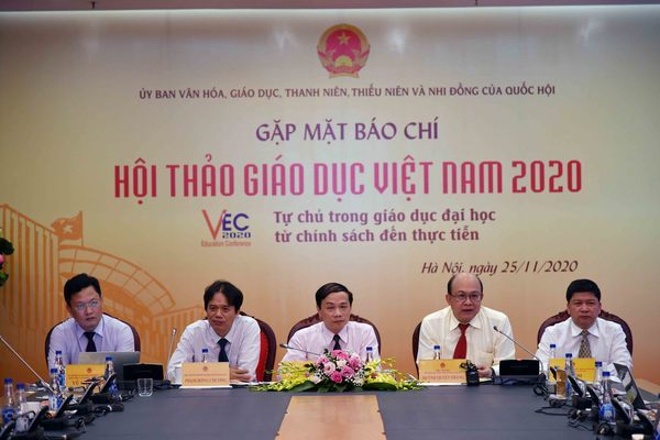 'Mổ xẻ' những vấn đề từ chính sách đến thực tiễn tự chủ đại học