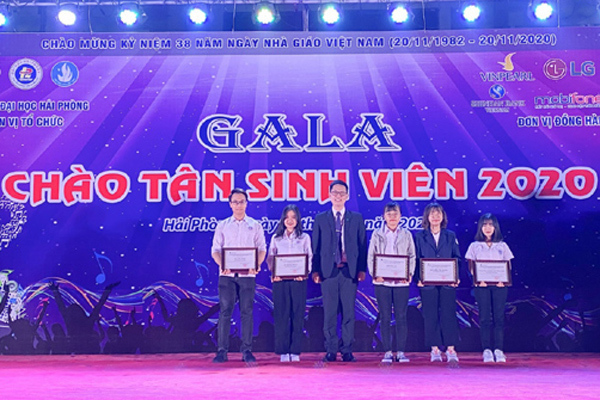 Trao học bổng Thịnh trí thành tài