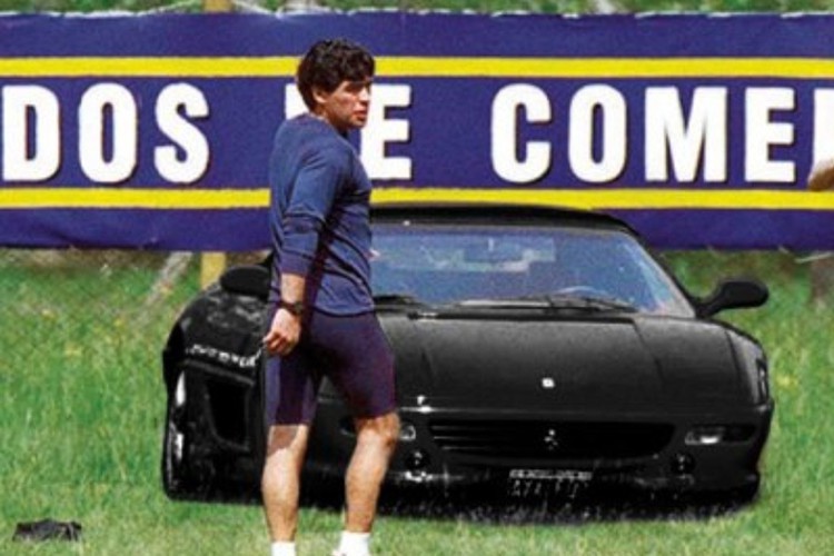 Loạt xe hơi gắn bó với huyền thoại bóng đá Maradona