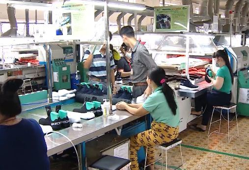 Xuất khẩu nguyên phụ liệu dệt may, da giày 7 tháng đầu năm giảm mạnh