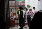 Thanh niên cầm vật nghi lựu đạn xông vào cướp ngân hàng ở Đồng Nai