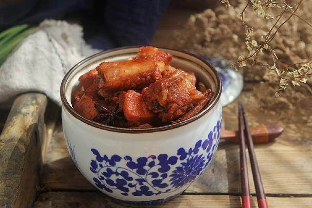Dùng nồi cơm điện làm món sườn kho