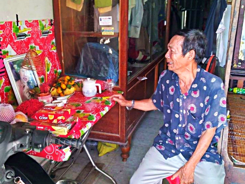 Người cha Cà Mau đau đớn để con nằm lại ở nước ngoài vì mắc Covid