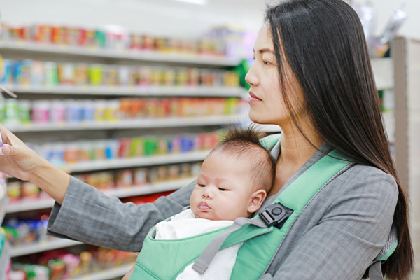 Làm mẹ thông thái thời đại 4.0, chọn gì giữa ‘biển’ sữa mênh mông?