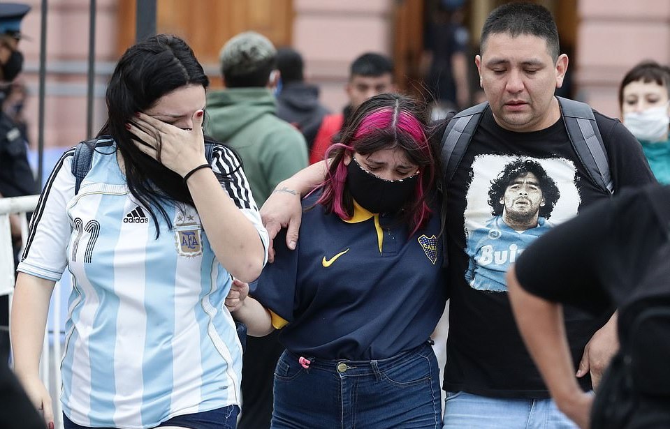 Quốc tang Diego Maradona: Tiếc thương và bạo động ở Buenos Aires