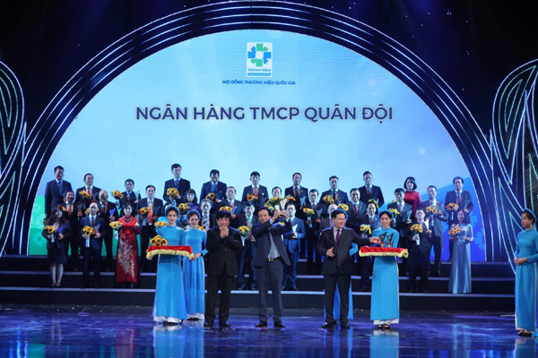 MBBank nhận cú đúp Giải thưởng Ngân hàng Việt Nam Tiêu biểu 2020