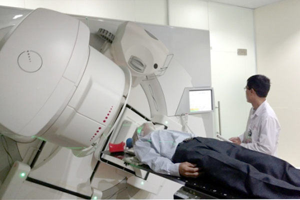 Việt Nam thiếu máy xạ trị ung thư, chạy gấp 5 công suất