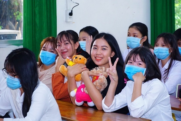 Hơn 1.000 sinh viên được nhận học bổng, cam kết việc làm