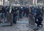 Biểu tình rầm rộ bùng nổ thành bạo lực ở Pháp