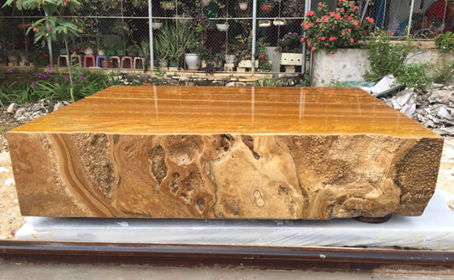 Hiếm có ở Việt Nam, chiếc sập đá quý vàng óng nặng 7 tấn