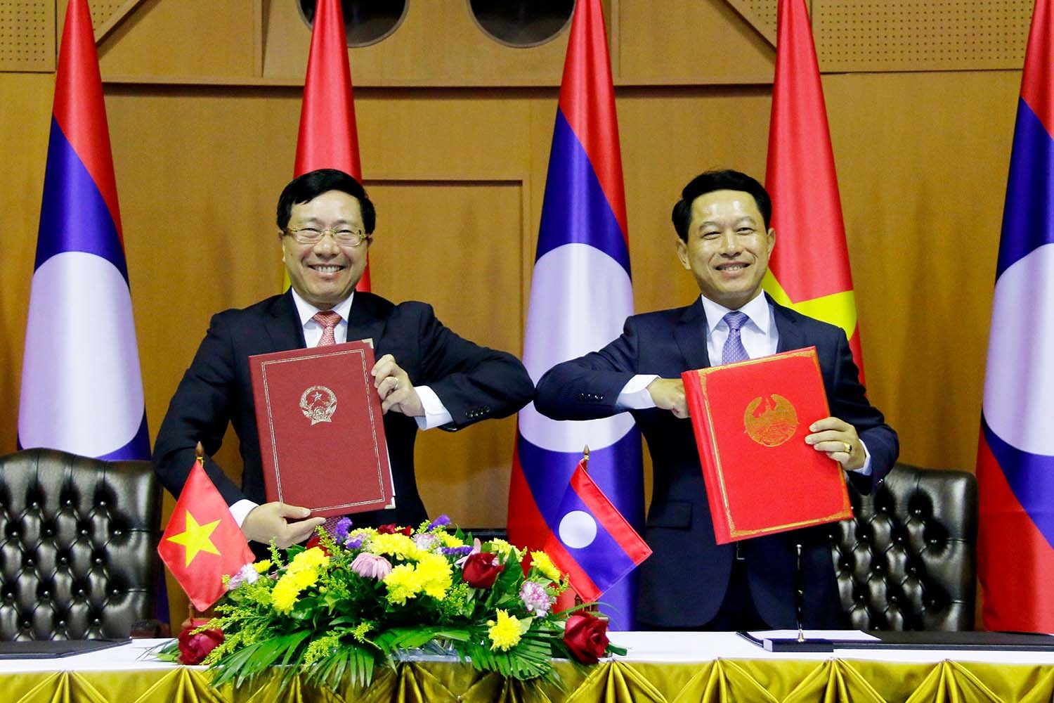 Bộ trưởng Ngoại giao hai nước Việt-Lào tham vấn chính trị