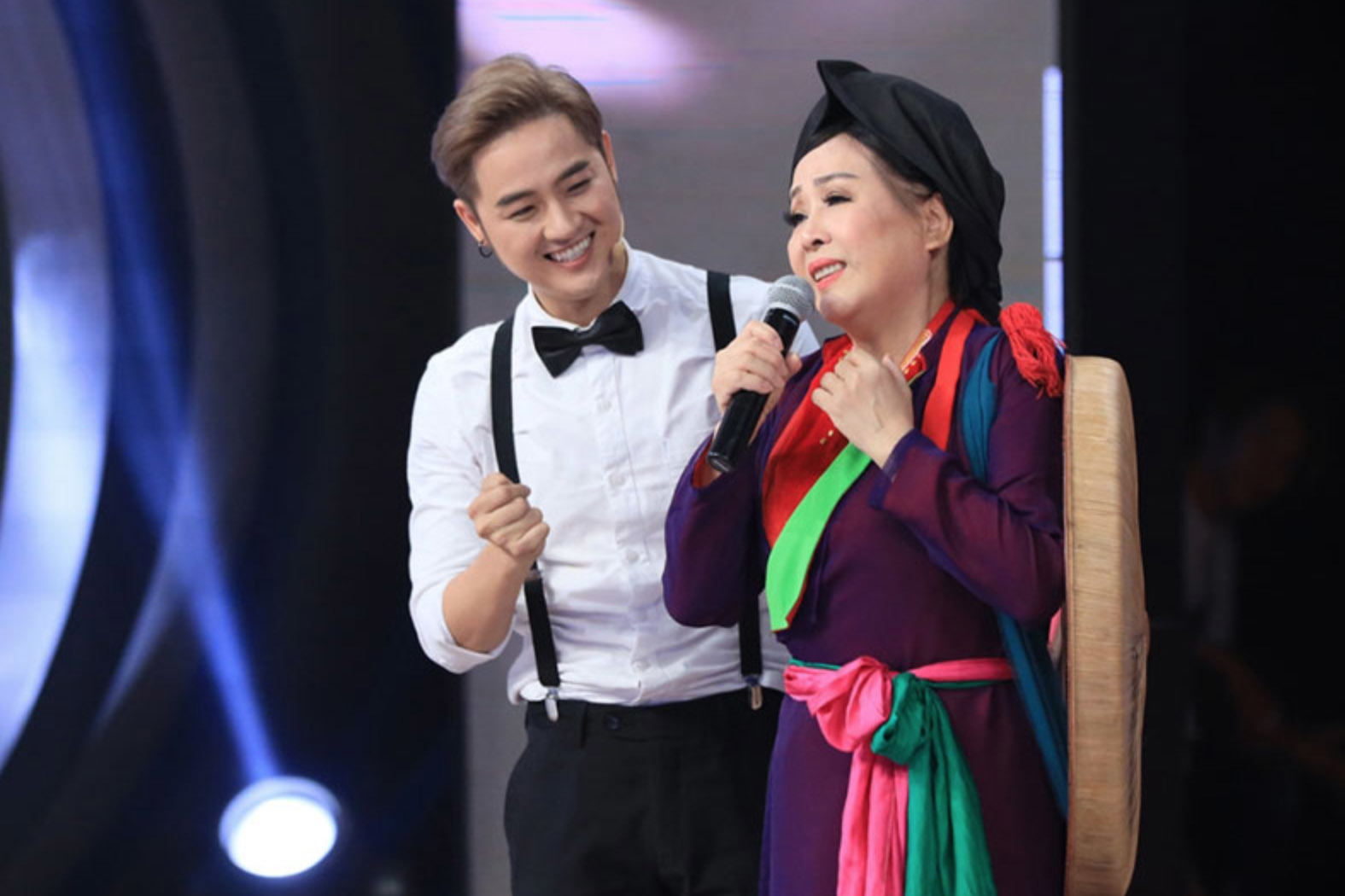 NSND Thu Hiền giọng hát vẫn nội lực, trẻ đẹp ở tuổi 68 NSND Thu Hiền trẻ đẹp ở tuổi U70