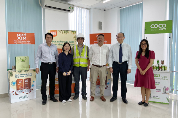 Tổng lãnh sự Singapore đến tham quan nhà máy Betrimex