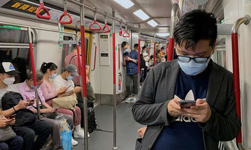 Hong Kong 'căng như dây đàn', luật giãn cách Covid-19 ở Pháp bị phản đối