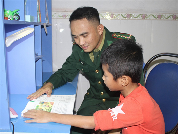 Border guards foster disadvantaged children in Ninh Binh