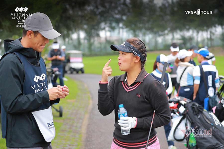 Thảo My đổi caddie 'đặc biệt', lập tức đánh sung tại FLC Vietnam Masters