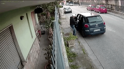 Dùng 'chiêu mới', trộm cuỗm ô tô gọn gàng trong 30 giây