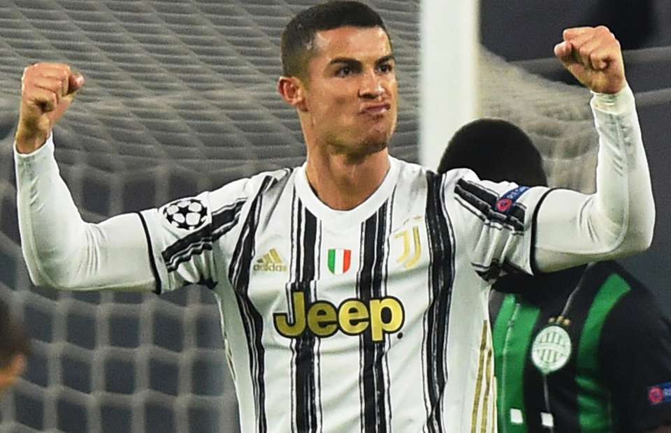 Juventus đàm phán giảm lương hoặc bán Ronaldo