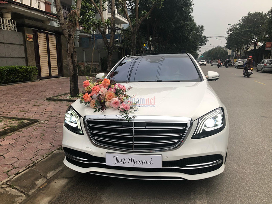 Công Phượng lái xe sang, đến rước cô dâu Viên Minh