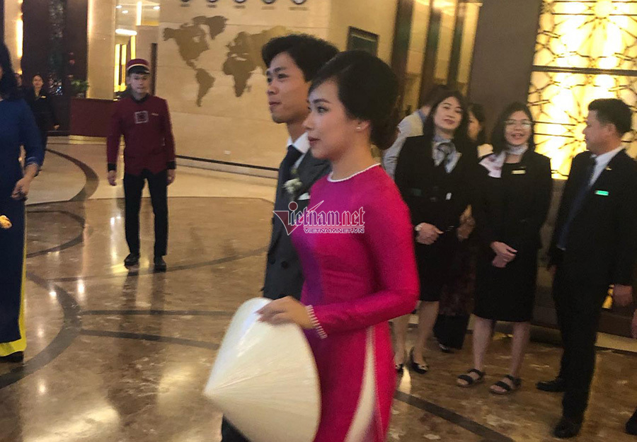 Công Phượng lái xe sang, đến rước cô dâu Viên Minh