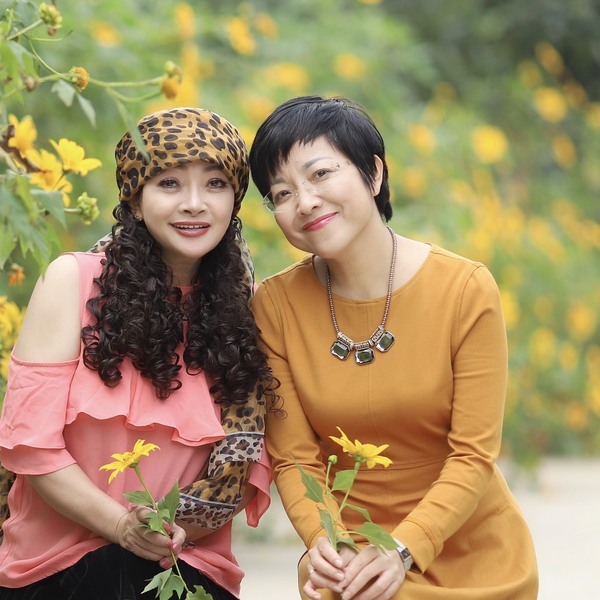 'Hai bà mẹ đơn thân' MC Thảo Vân và Trà My yêu thương nhau gần 20 năm