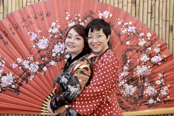 'Hai bà mẹ đơn thân' MC Thảo Vân và Trà My yêu thương nhau gần 20 năm