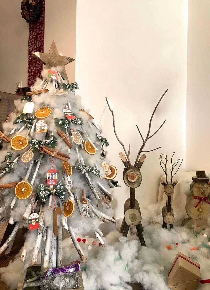 Bạn muốn có một cây thông Noel thật độc đáo trong nhà mình? Hãy tự tay làm cây thông Noel dành riêng cho gia đình mình. Với chỉ vài bước đơn giản, bạn sẽ có một cây thông Noel xinh xắn và làm nên sự khác biệt trong không gian sinh hoạt của mình.