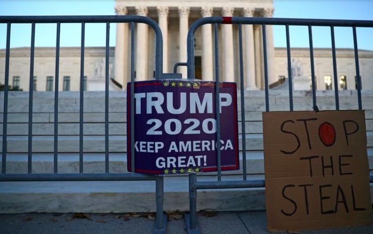 Ông Trump định tổ chức biểu tình vào ngày đối thủ nhậm chức