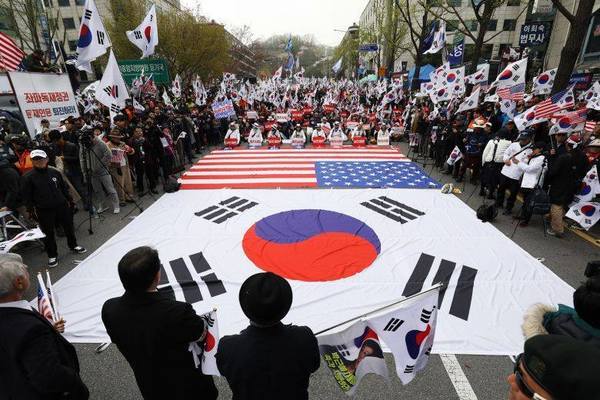 Người Hàn Quốc hoài nghi vị thế siêu cường của Mỹ