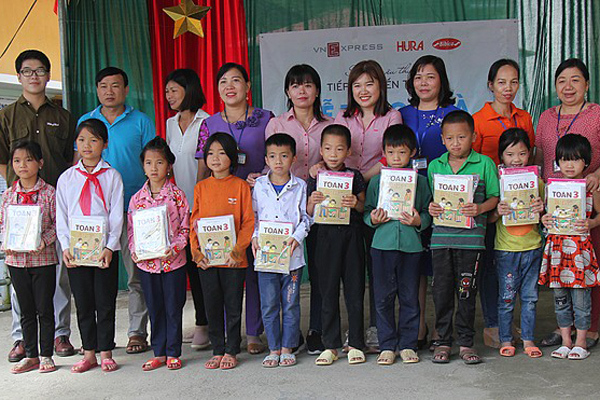 Gần 5.000 suất quà tiếp sức đến trường cho học sinh Hà Giang