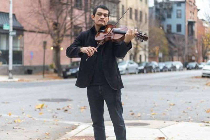 Nghệ sĩ violin bất ngờ đổi đời 'nhờ' dịch Covid-19