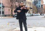 Nghệ sĩ violin bất ngờ đổi đời 'nhờ' dịch Covid-19