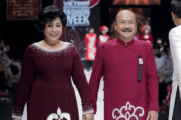 NSND Hồng Vân sánh đôi cùng Hoàng Sơn diễn thời trang