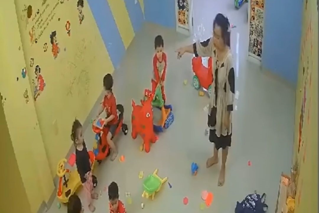 Clip cô giáo đánh trẻ mầm non gây bức xúc ở Nha Trang