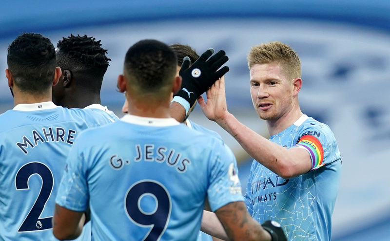 De Bruyne và Sterling giúp Man City thắng dễ Fulham