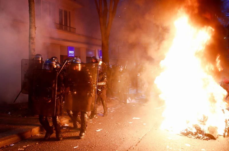 Biểu tình bạo loạn bùng nổ ở Paris, hàng chục người bị bắt