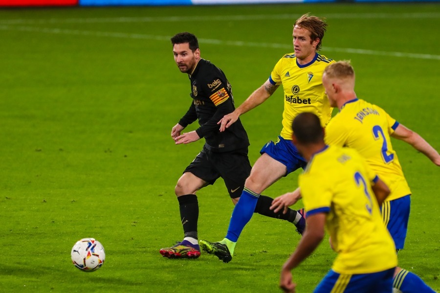 Messi tái xuất, Barca thua sốc tân binh Cadiz