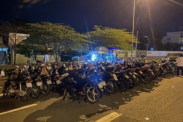 Cảnh sát khống chế bắt giữ 50 thanh niên đua xe ở Cần Thơ
