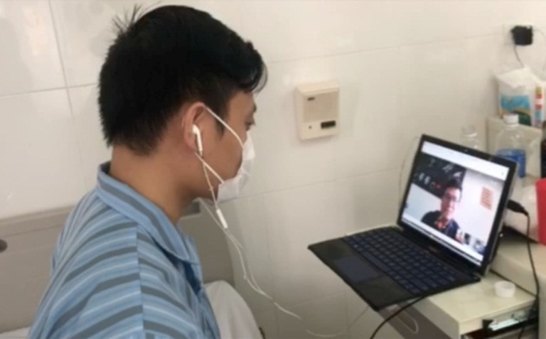 Hai tiến sĩ Việt chế tạo máy rửa tay sát khuẩn phòng, chống dịch Covid-19