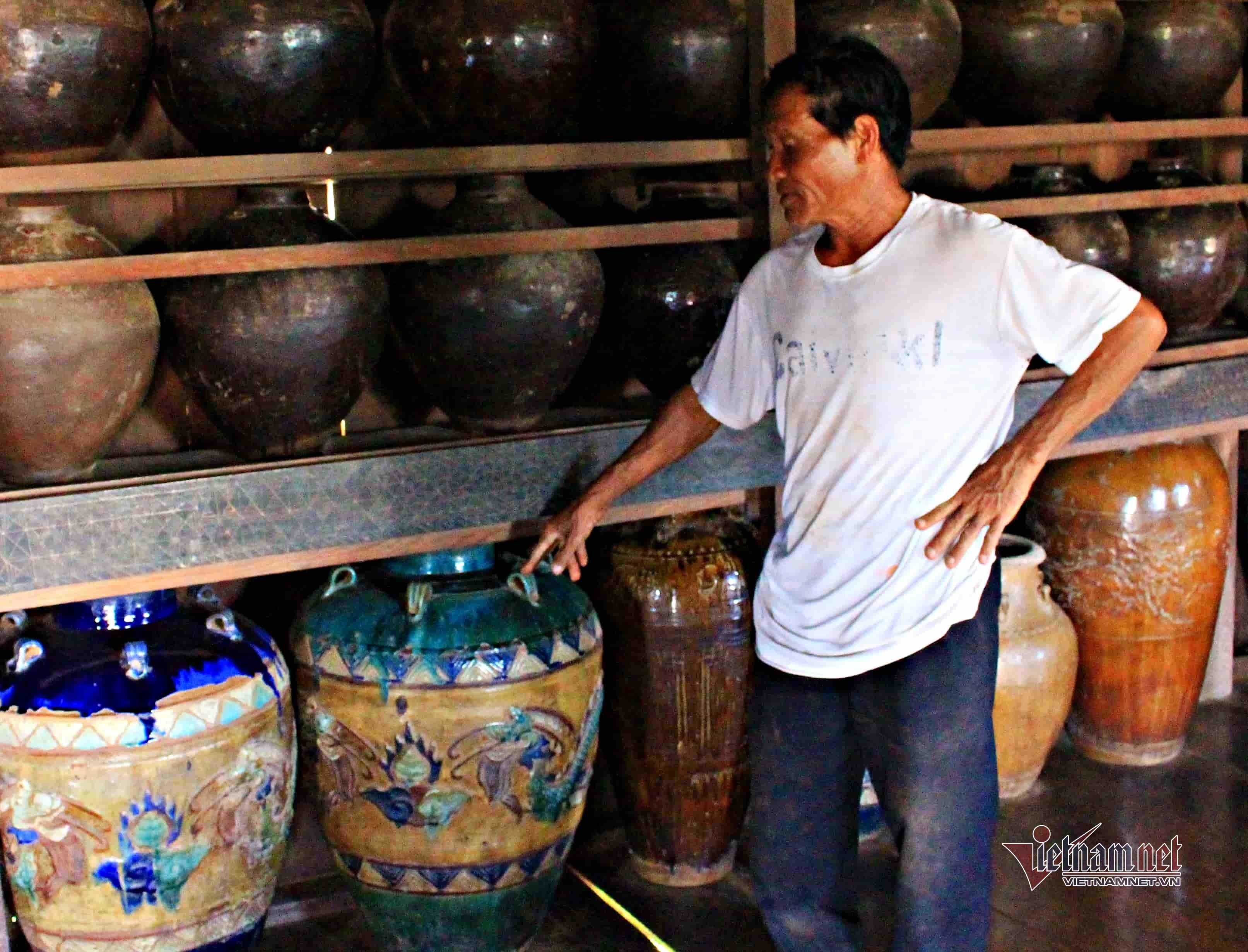 Từ chối giàu sang, liều mình chống nạn 'chảy máu' vật thiêng