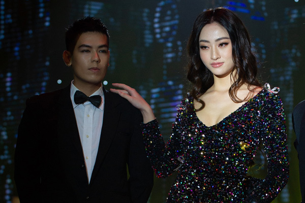 Hoa hậu Lương Thùy Linh khoe nhan sắc quyến rũ trên sân khấu