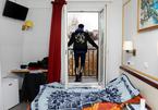Khách sạn Paris mở cửa chào đón người vô gia cư