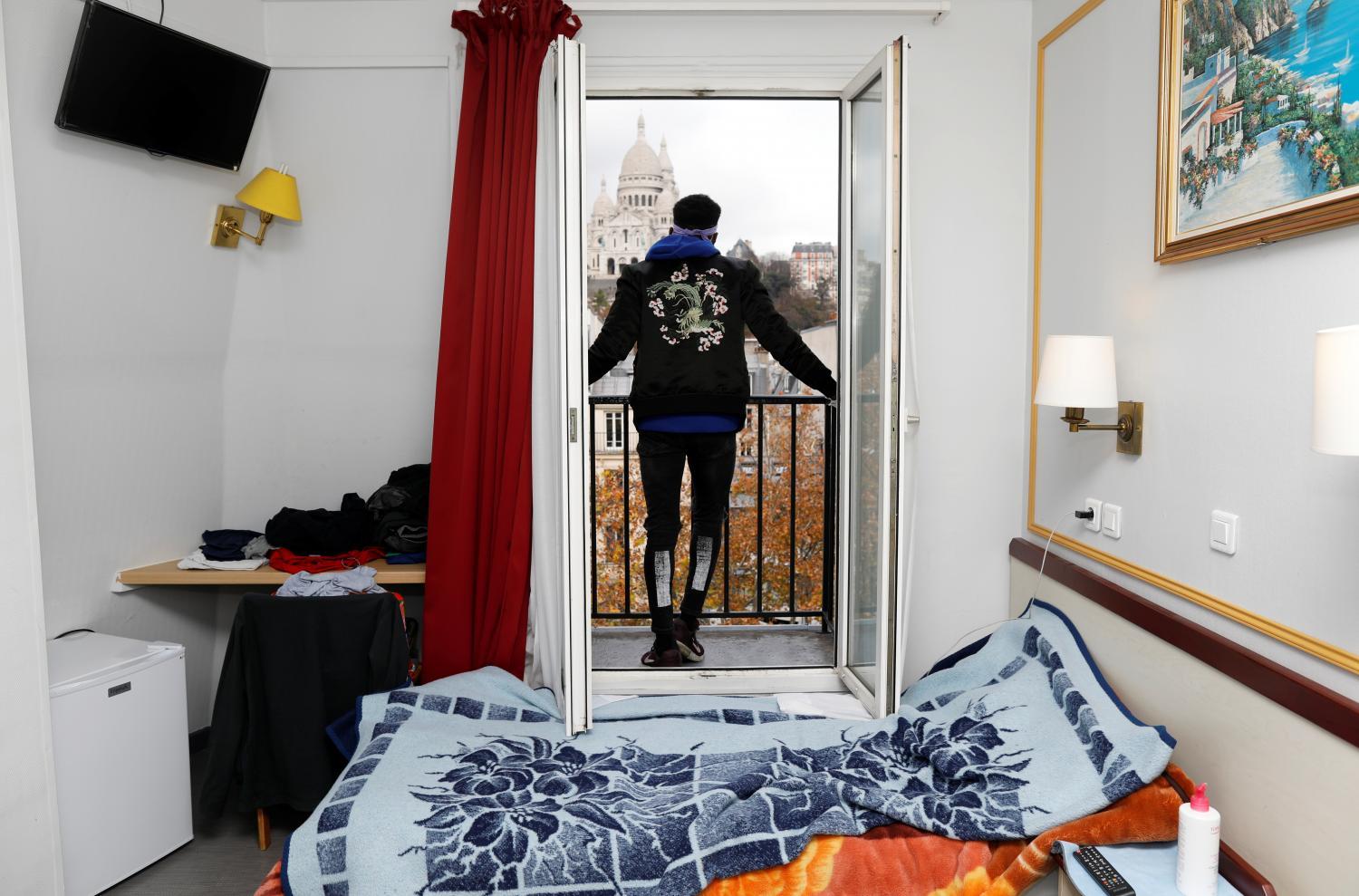 Khách sạn Paris mở cửa chào đón người vô gia cư