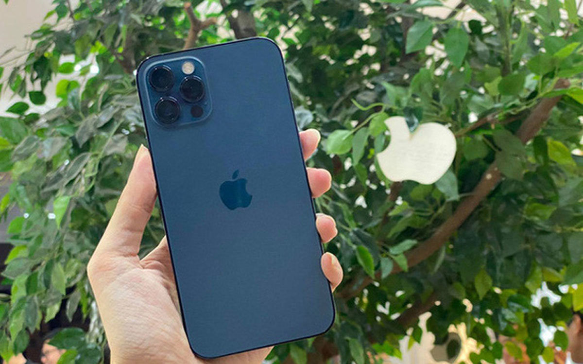 Người Việt cần làm việc bao nhiêu ngày để mua iPhone 12?