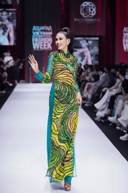 Ao Dai honoured at Vietnam International Fashion Week