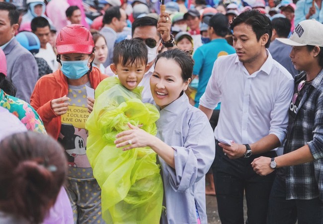 Chân dung bạn gái xinh đẹp, giỏi giang của diễn viên Quý Bình